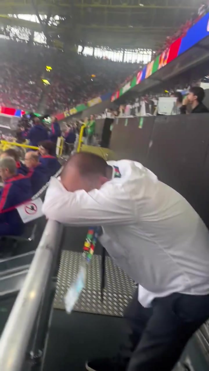 打进史上首粒欧洲杯进球！现场的格鲁吉亚记者激动哭泣